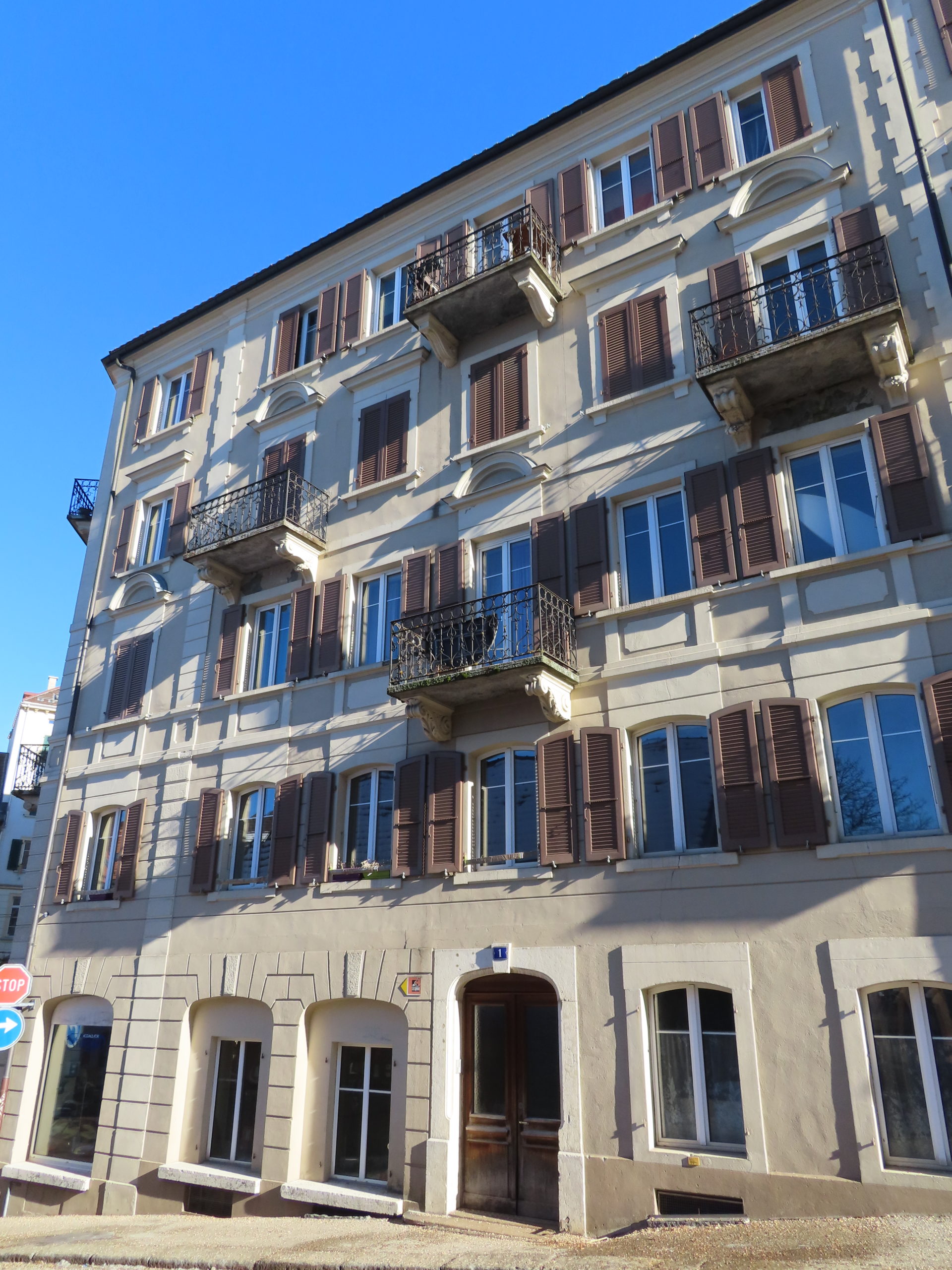 Appartement 7 pièces avec balcon.
