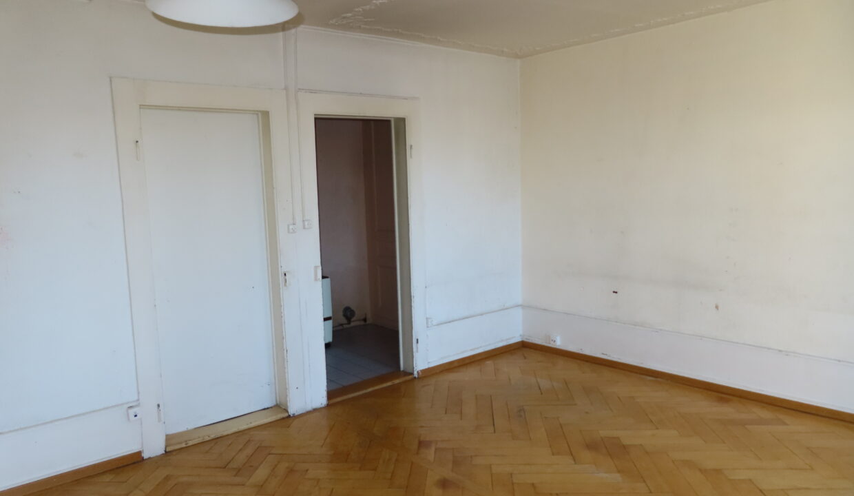 Appartement 7 pièces Place d'Arme 1A (23)