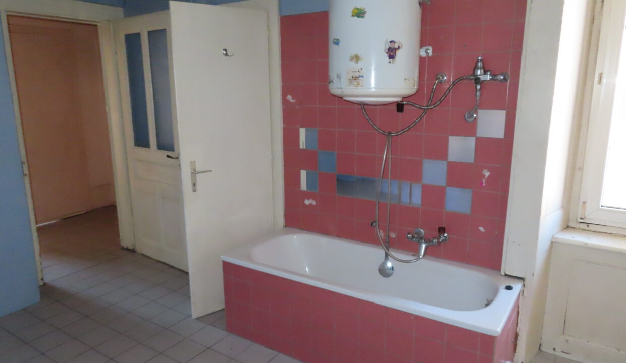 Appartement 7 pièces Place d'Arme 1A (28)